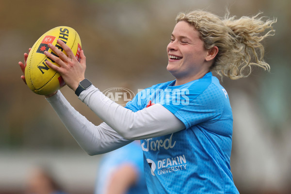 AFLW 2024 Round 02 - North Melbourne v Geelong - A-53797612