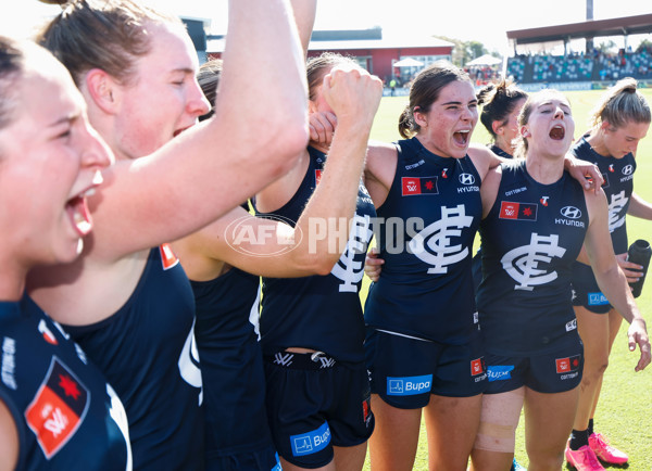 AFLW 2024 Round 02 - Gold Coast v Carlton - A-53798047