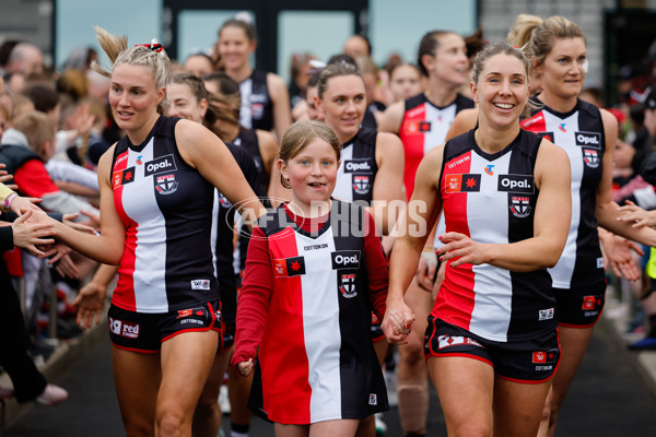 AFLW 2024 Round 02 - St Kilda v Sydney - A-53800449