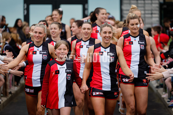 AFLW 2024 Round 02 - St Kilda v Sydney - A-53800765