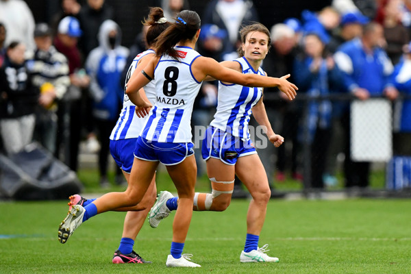 AFLW 2024 Round 02 - North Melbourne v Geelong - A-53802990