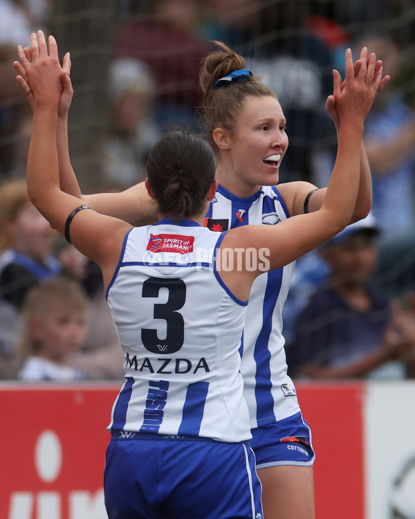 AFLW 2024 Round 02 - North Melbourne v Geelong - A-53803358