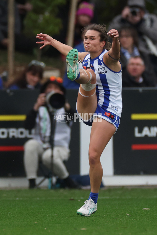 AFLW 2024 Round 02 - North Melbourne v Geelong - A-53803372