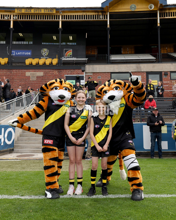 AFLW 2024 Round 02 - Richmond v GWS - A-53806176