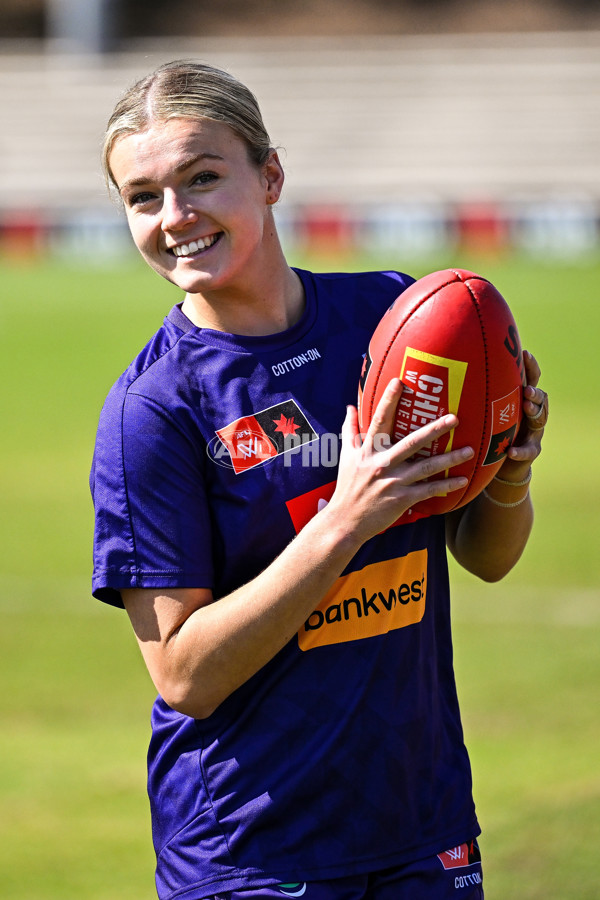 AFLW 2024 Round 02 - Fremantle v Adelaide - A-53808367