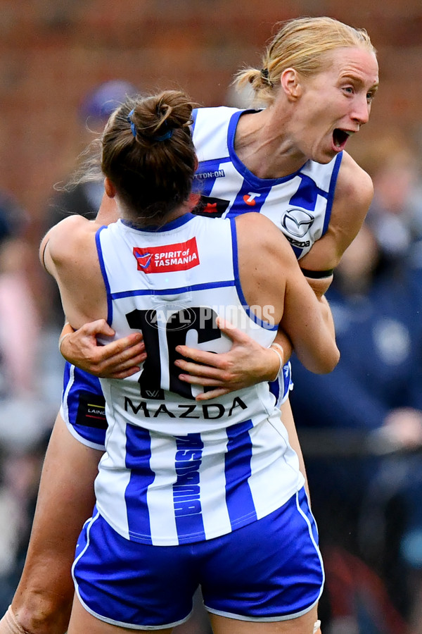 AFLW 2024 Round 02 - North Melbourne v Geelong - A-53808406