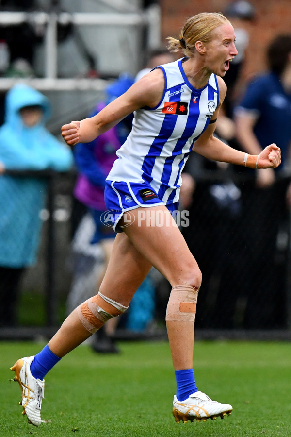 AFLW 2024 Round 02 - North Melbourne v Geelong - A-53808999