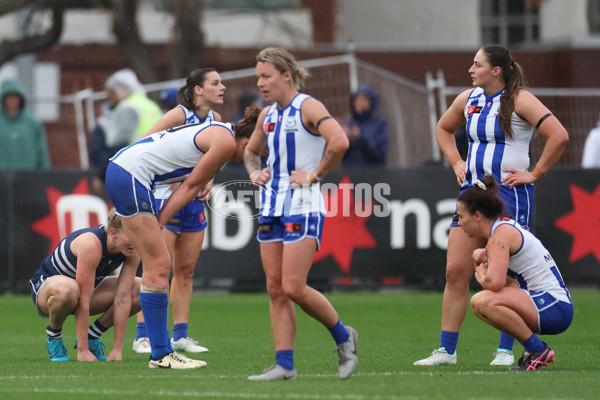 AFLW 2024 Round 02 - North Melbourne v Geelong - A-53809027