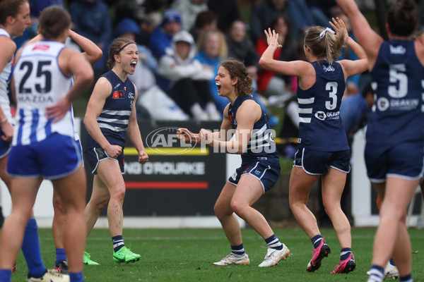AFLW 2024 Round 02 - North Melbourne v Geelong - A-53811608