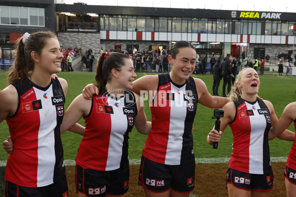AFLW 2024 Round 02 - St Kilda v Sydney - A-53813646