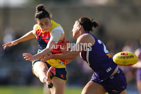 AFLW 2024 Round 02 - Fremantle v Adelaide - A-53813678