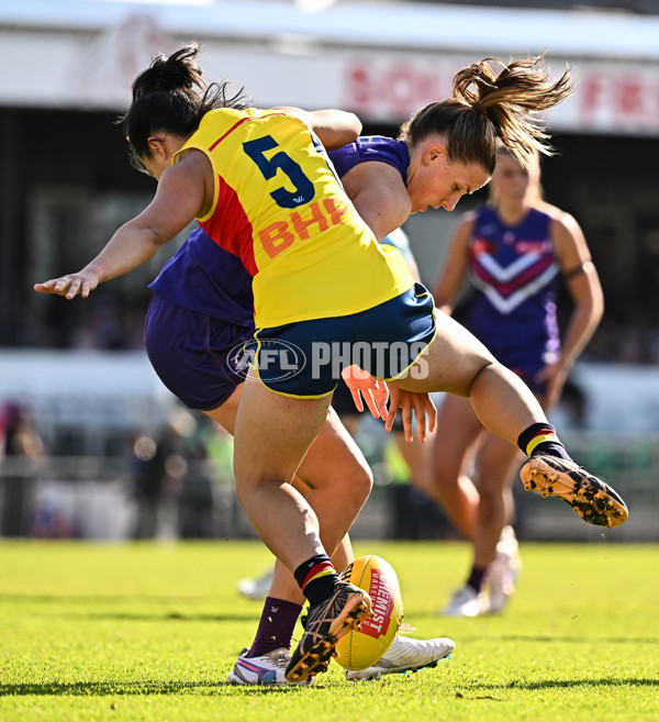 AFLW 2024 Round 02 - Fremantle v Adelaide - A-53814190