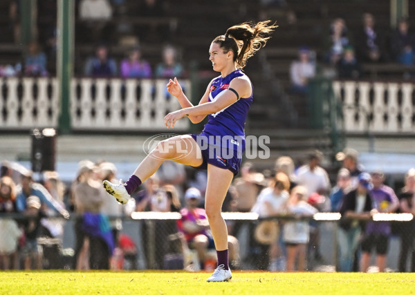 AFLW 2024 Round 02 - Fremantle v Adelaide - A-53816358