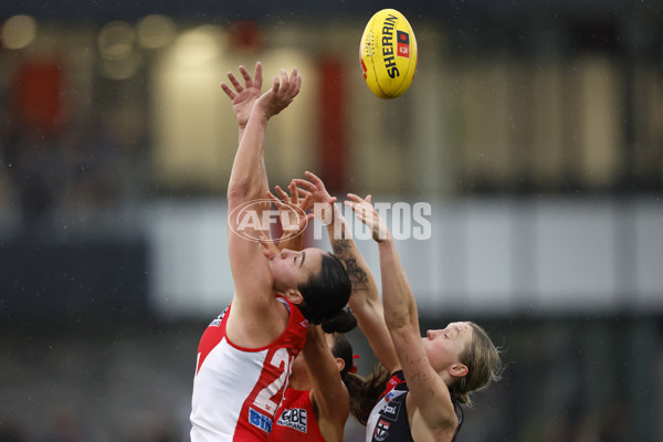 AFLW 2024 Round 02 - St Kilda v Sydney - A-53819384