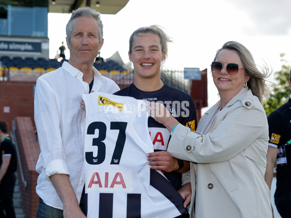 AFLW 2024 Round 03 - Brisbane v Collingwood - A-53989028