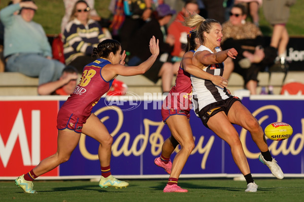 AFLW 2024 Round 03 - Brisbane v Collingwood - A-53991591