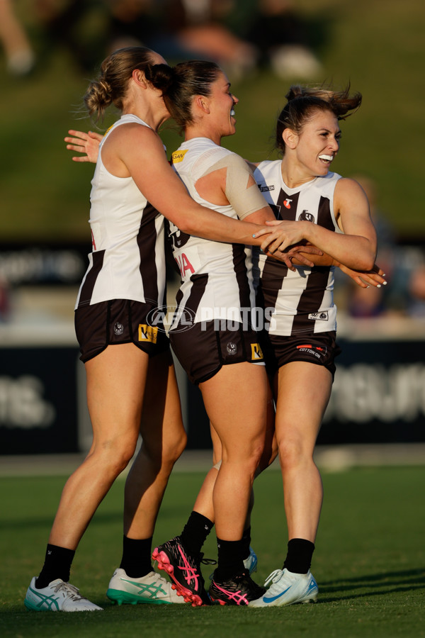 AFLW 2024 Round 03 - Brisbane v Collingwood - A-53991596