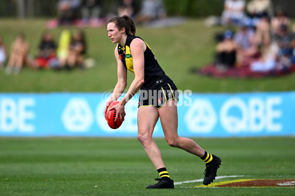 AFLW 2024 Round 03 - Sydney v Richmond - A-54018568