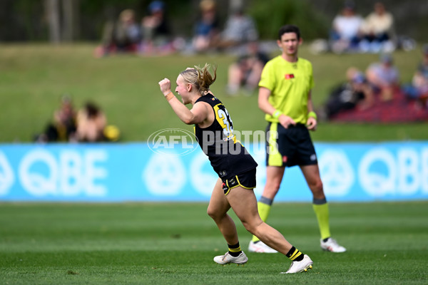 AFLW 2024 Round 03 - Sydney v Richmond - A-54018574