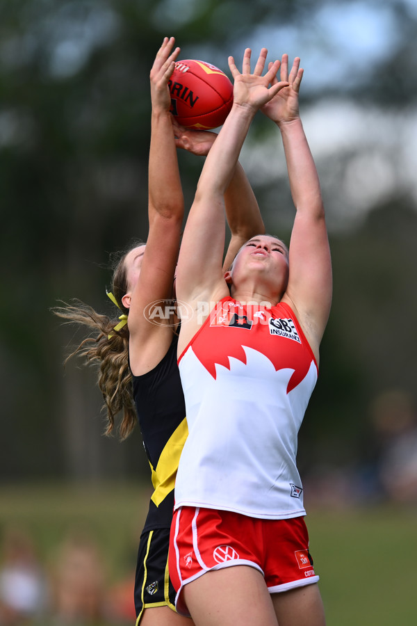 AFLW 2024 Round 03 - Sydney v Richmond - A-54019067