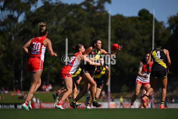 AFLW 2024 Round 03 - Sydney v Richmond - A-54024367