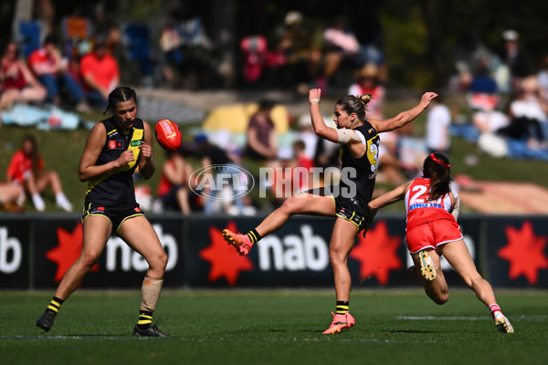 AFLW 2024 Round 03 - Sydney v Richmond - A-54024748