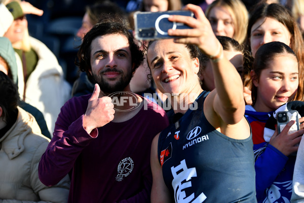 AFLW 2024 Round 03 - Carlton v Geelong - A-54024791