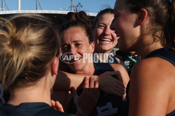 AFLW 2024 Round 03 - Carlton v Geelong - A-54026927