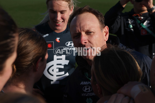 AFLW 2024 Round 03 - Carlton v Geelong - A-54026929