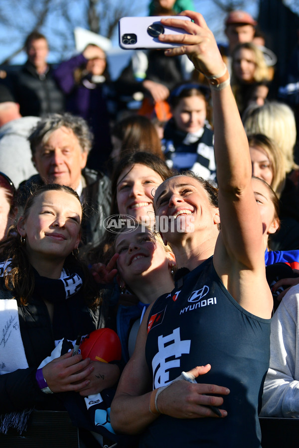 AFLW 2024 Round 03 - Carlton v Geelong - A-54026957