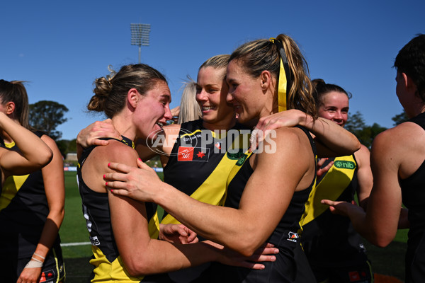 AFLW 2024 Round 03 - Sydney v Richmond - A-54027004