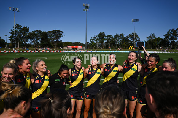 AFLW 2024 Round 03 - Sydney v Richmond - A-54027838