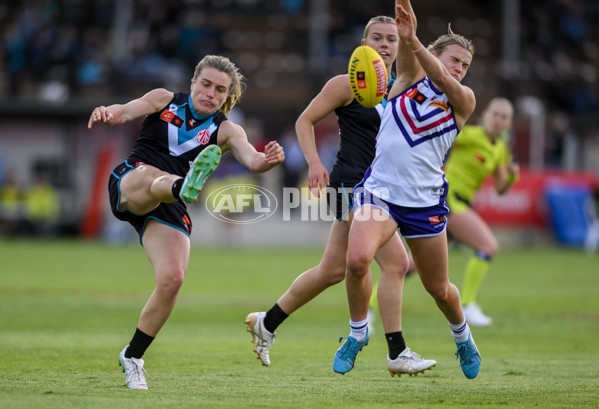 AFLW 2024 Round 03 - Port Adelaide v Fremantle - A-54027870