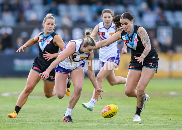 AFLW 2024 Round 03 - Port Adelaide v Fremantle - A-54031383