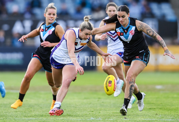 AFLW 2024 Round 03 - Port Adelaide v Fremantle - A-54031384