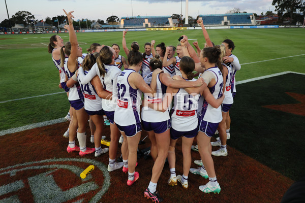 AFLW 2024 Round 03 - Port Adelaide v Fremantle - A-54035007