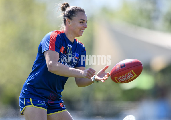 AFLW 2024 Round 03 - Adelaide v Hawthorn - A-54056882