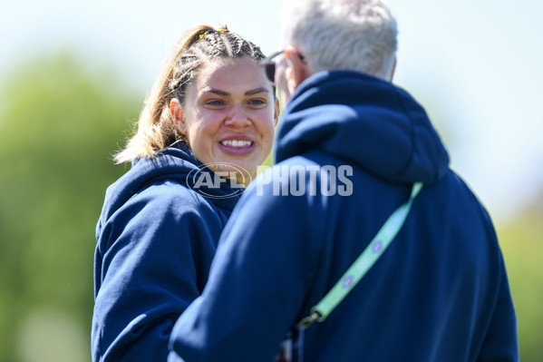 AFLW 2024 Round 03 - Adelaide v Hawthorn - A-54058232