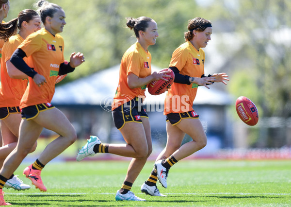 AFLW 2024 Round 03 - Adelaide v Hawthorn - A-54058270