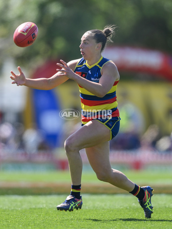 AFLW 2024 Round 03 - Adelaide v Hawthorn - A-54058299