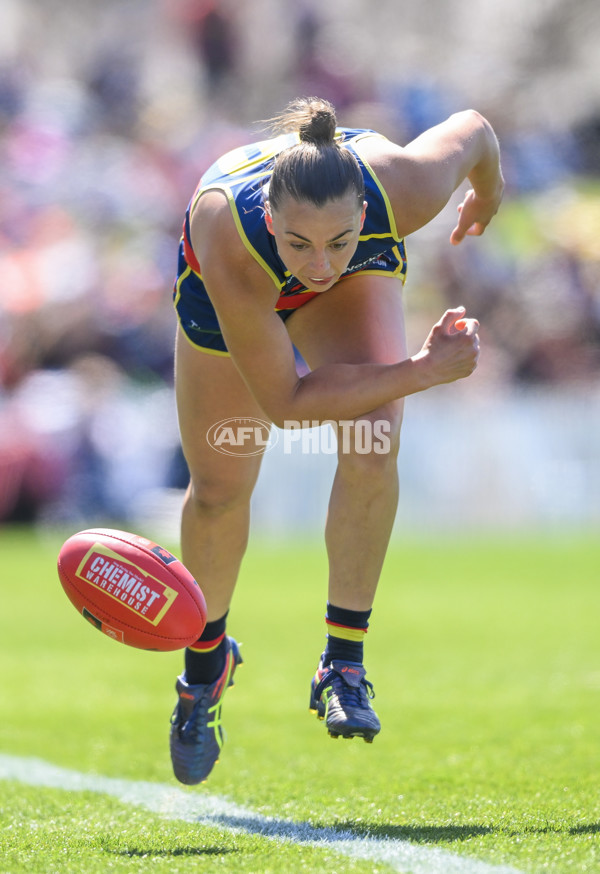 AFLW 2024 Round 03 - Adelaide v Hawthorn - A-54058305