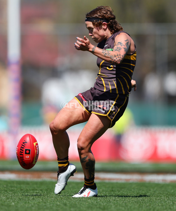 AFLW 2024 Round 03 - Adelaide v Hawthorn - A-54058319