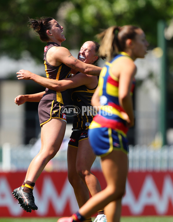 AFLW 2024 Round 03 - Adelaide v Hawthorn - A-54059277