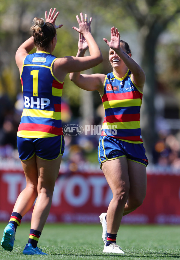 AFLW 2024 Round 03 - Adelaide v Hawthorn - A-54061174