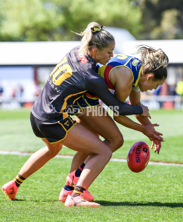 AFLW 2024 Round 03 - Adelaide v Hawthorn - A-54062090