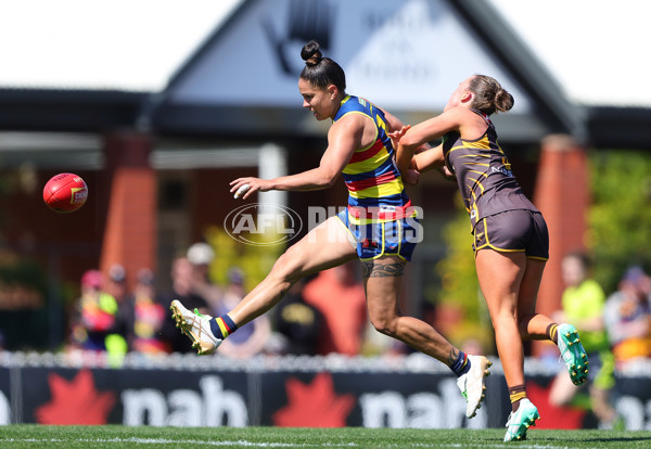 AFLW 2024 Round 03 - Adelaide v Hawthorn - A-54062093