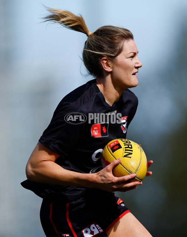 AFLW 2024 Round 03 - Essendon v St Kilda - A-54063923