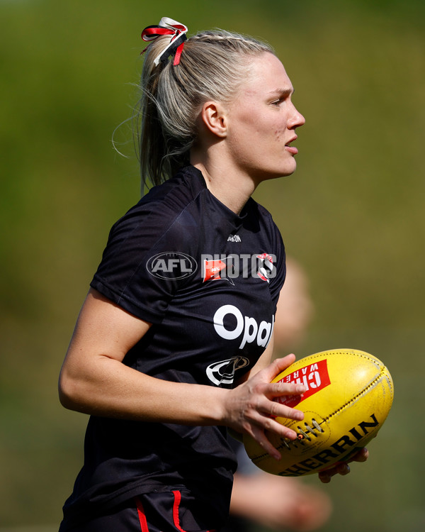 AFLW 2024 Round 03 - Essendon v St Kilda - A-54063924