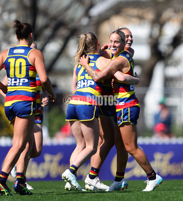 AFLW 2024 Round 03 - Adelaide v Hawthorn - A-54063962