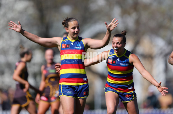 AFLW 2024 Round 03 - Adelaide v Hawthorn - A-54063965